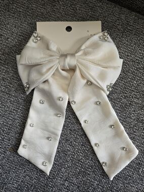 A New Day Elegant White Rhinestone Bow Hair Accessory - New with Tags